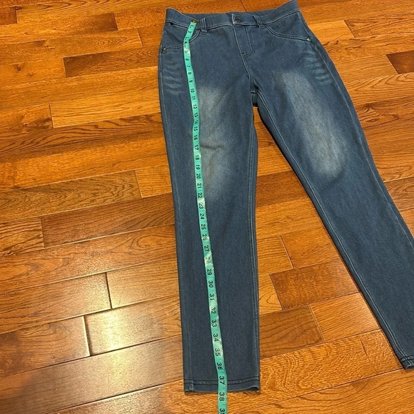 Hue 💙 Light Wash  Denim Casual jeans pants Legging Sz M - Picture 7 of 15